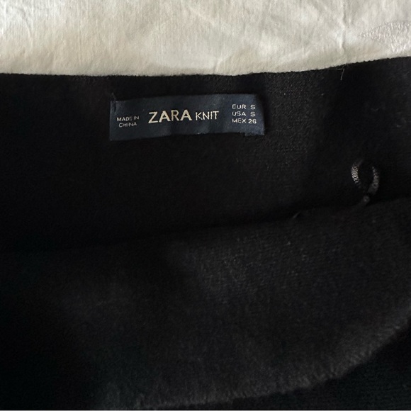 Zara Black Skater Skirt - Picture 2 of 2